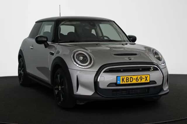 MINI Electric (2024) thumbnail 2