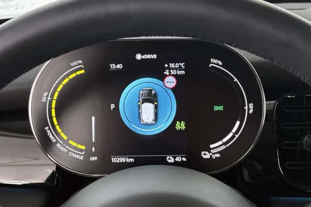 MINI Electric (2024) thumbnail 12