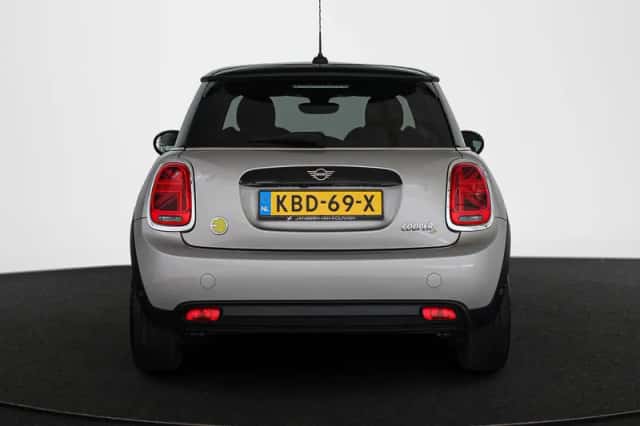 MINI Electric (2024) thumbnail 16
