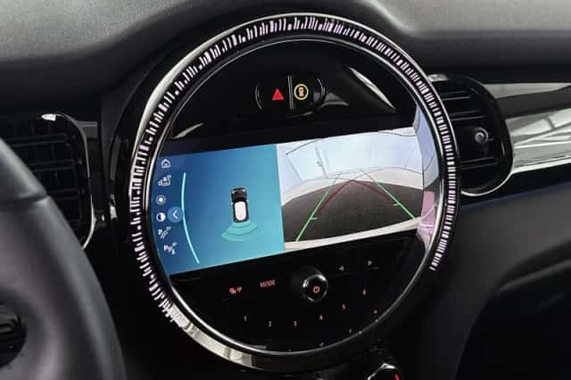 MINI Electric (2024) thumbnail 17