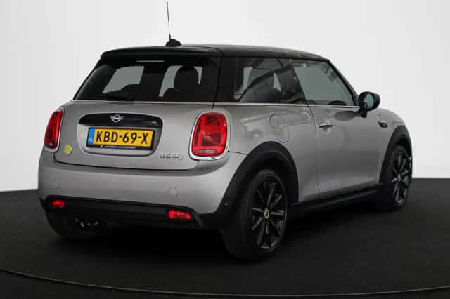 MINI Electric (2024) thumbnail 3