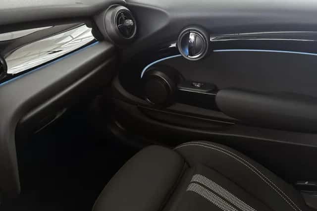 MINI Electric (2024) thumbnail 22