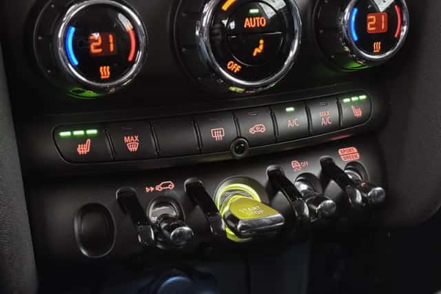 MINI Electric (2024) thumbnail 25