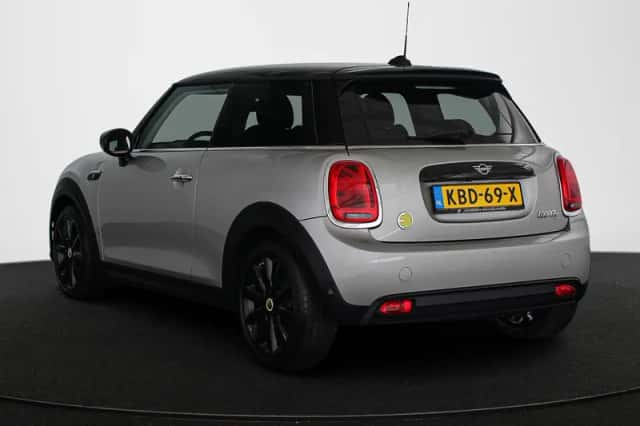 MINI Electric (2024) thumbnail 4
