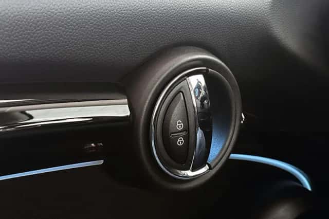 MINI Electric (2024) thumbnail 37