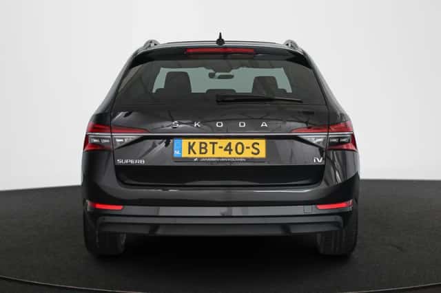 Škoda Superb (2022) thumbnail 17