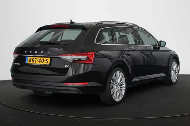 Škoda Superb (2022) thumbnail 3