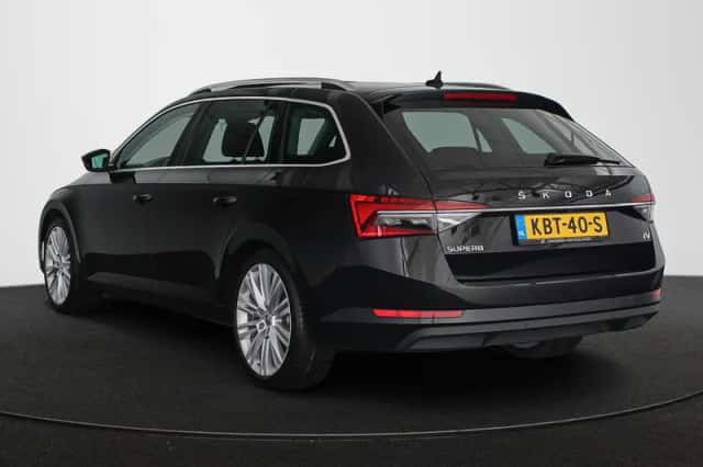 Škoda Superb (2022) thumbnail 4