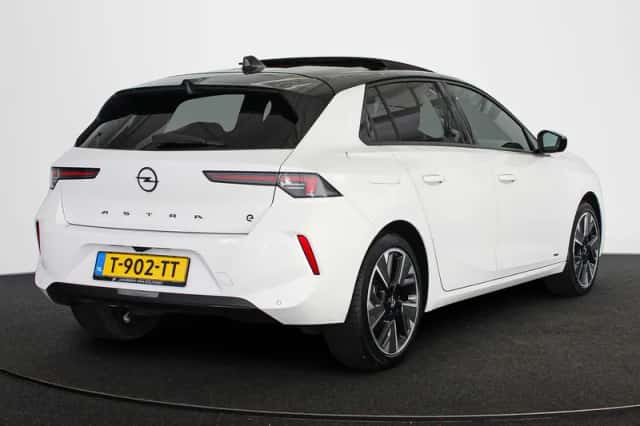 Opel Astra (2023) thumbnail 3