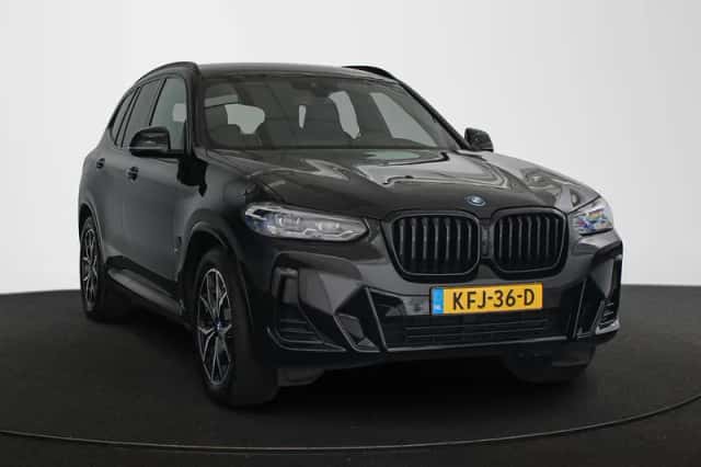 BMW X3 (2022) thumbnail 2