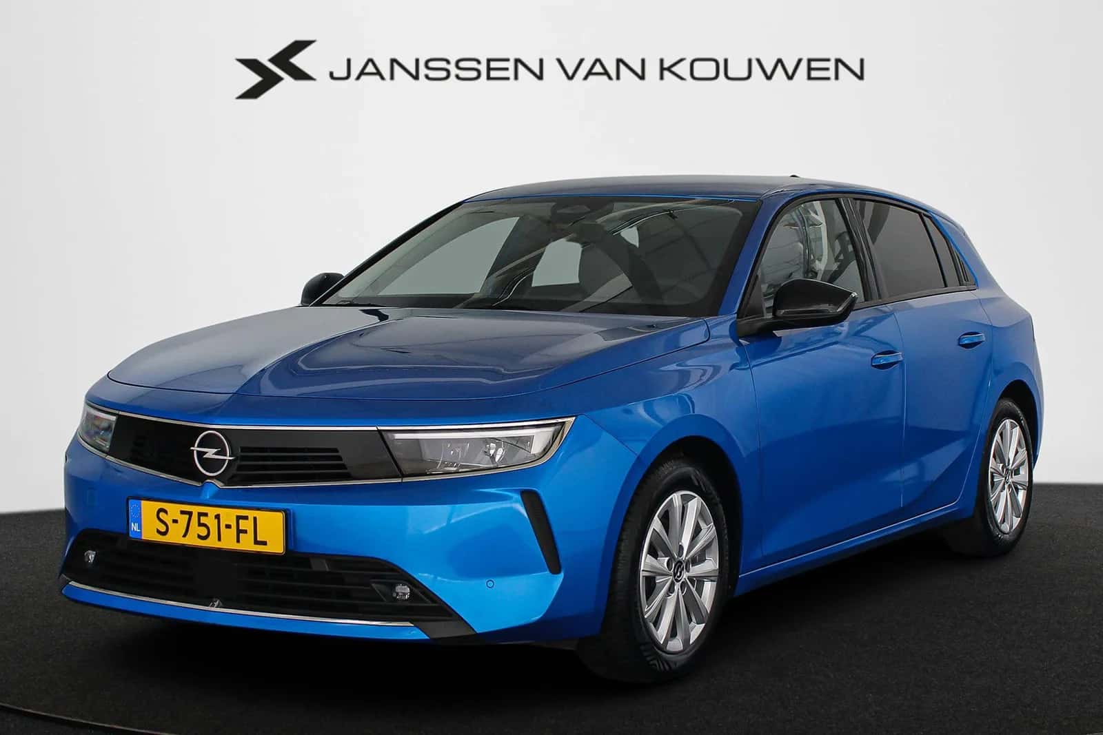 Opel Astra (2023) — foto 1