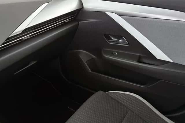 Opel Astra (2022) thumbnail 18