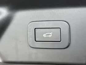Land Rover Range Rover Velar (2023) thumbnail 43