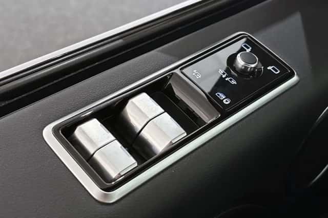 Land Rover Range Rover (2021) thumbnail 36