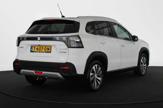 Suzuki S-Cross (2022) thumbnail 3