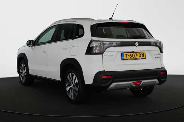 Suzuki S-Cross (2022) thumbnail 4