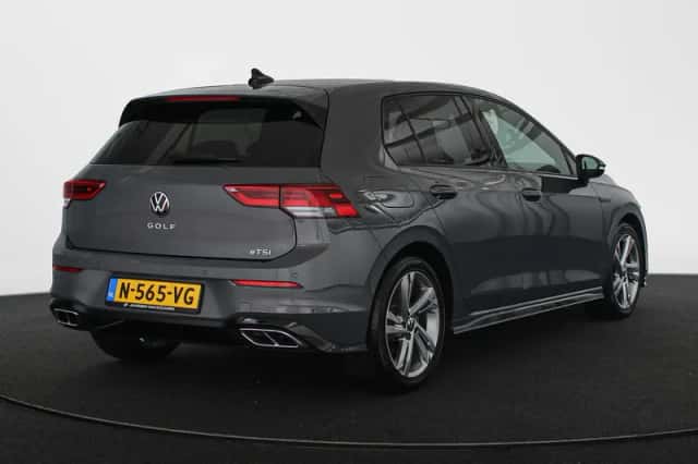 Volkswagen Golf (2021) thumbnail 3