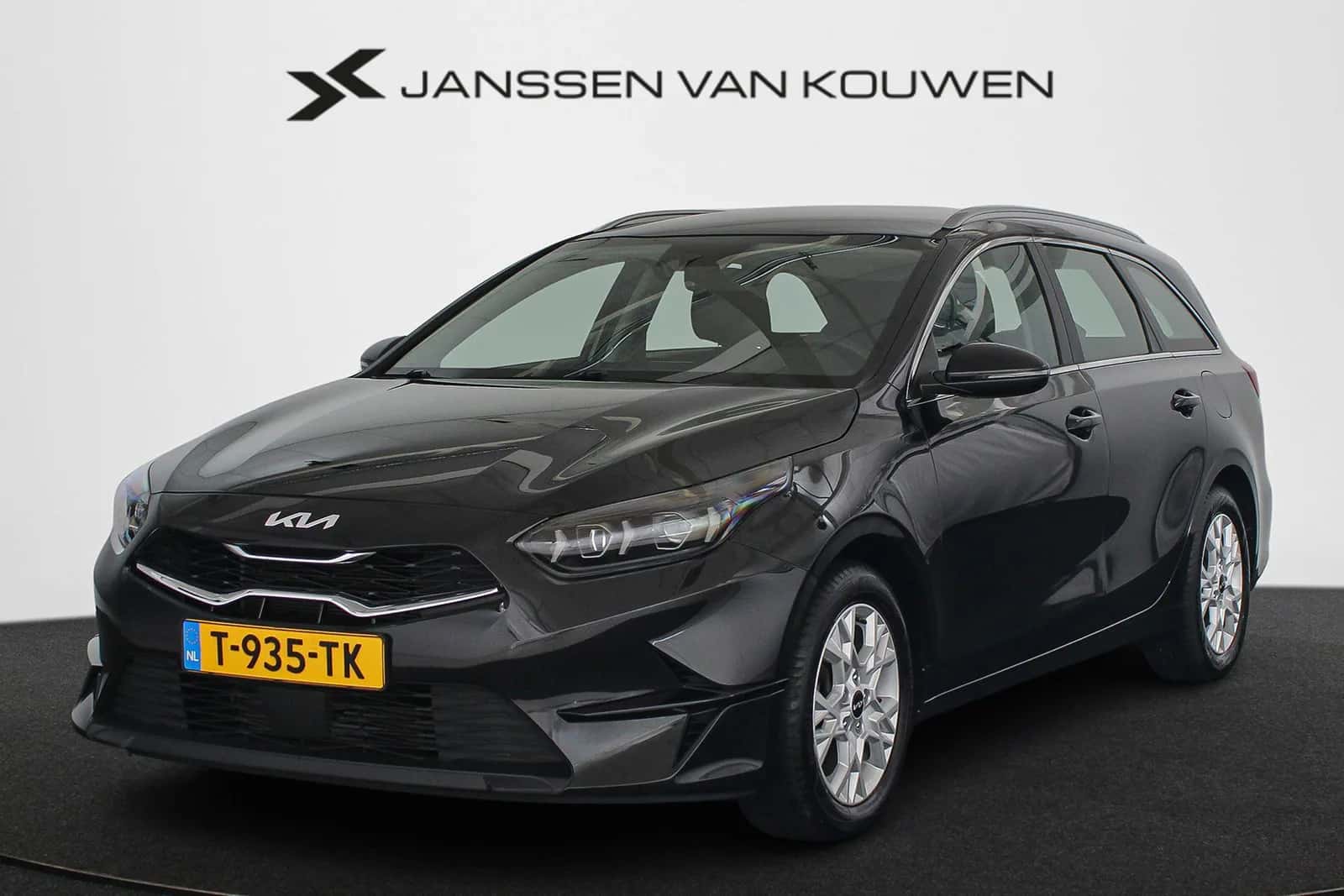 Kia Ceed Sportswagon (2023) — foto 1