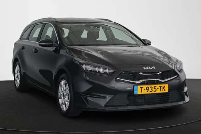 Kia Ceed Sportswagon (2023) thumbnail 2