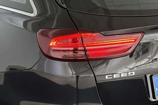 Kia Ceed Sportswagon (2023) thumbnail 19