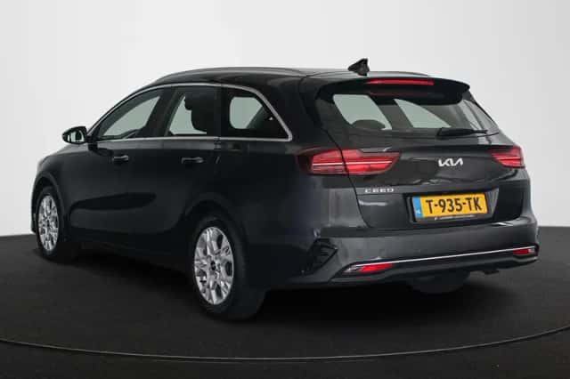 Kia Ceed Sportswagon (2023) thumbnail 4