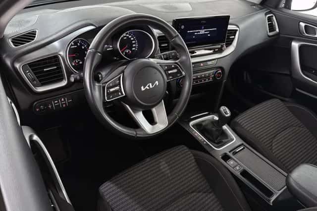 Kia Ceed Sportswagon (2023) thumbnail 5