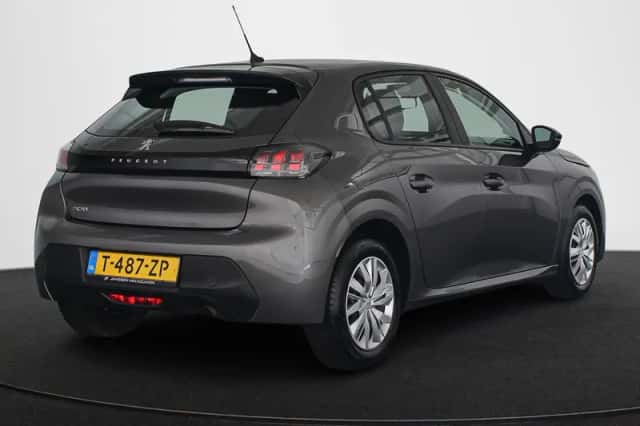 Peugeot 208 (2023) thumbnail 3