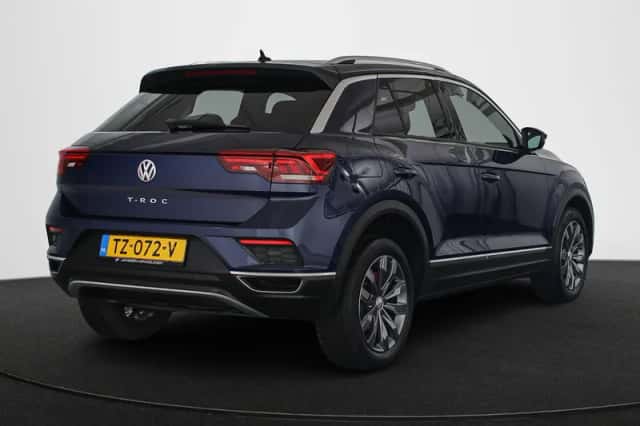 Volkswagen T-Roc (2018) thumbnail 3