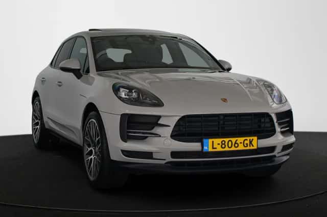 Porsche Macan (2020) thumbnail 2