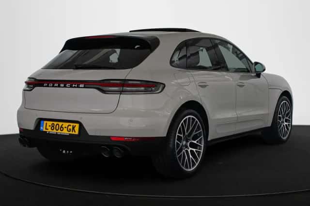 Porsche Macan (2020) thumbnail 3