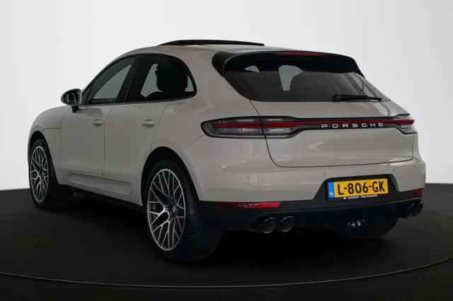 Porsche Macan (2020) thumbnail 4