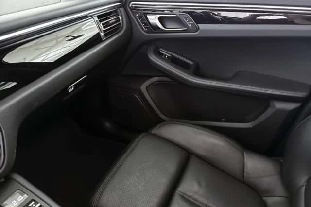Porsche Macan (2020) thumbnail 43