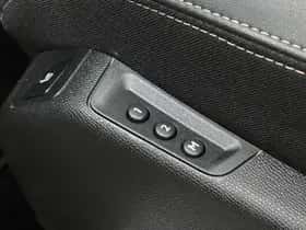Peugeot 3008 (2021) thumbnail 21