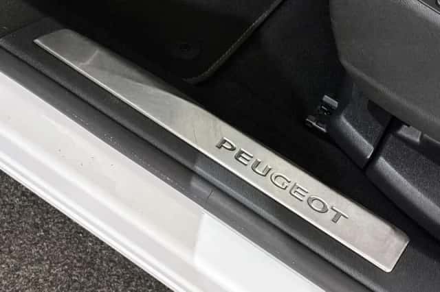 Peugeot 3008 (2021) thumbnail 28