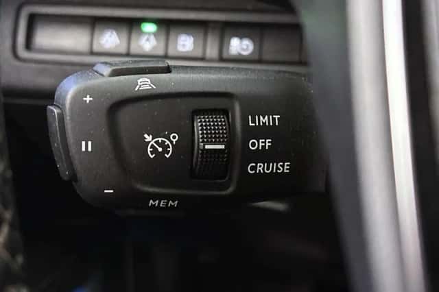 Peugeot 3008 (2021) thumbnail 33