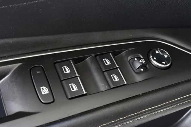 Peugeot 3008 (2021) thumbnail 35