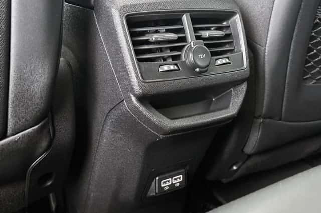 Peugeot 3008 (2021) thumbnail 38