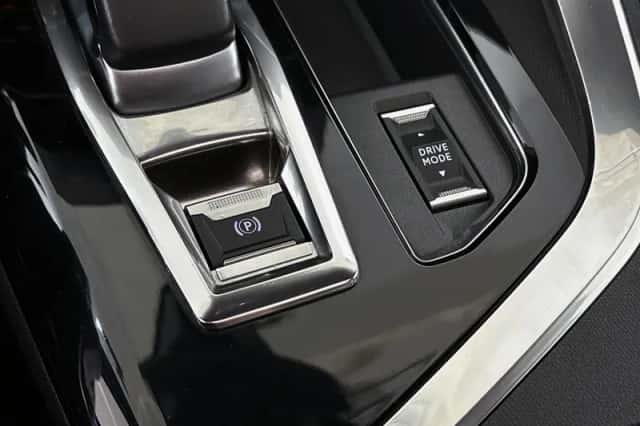 Peugeot 3008 (2021) thumbnail 40
