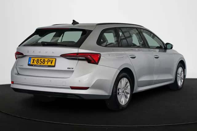 Škoda Octavia (2024) thumbnail 3