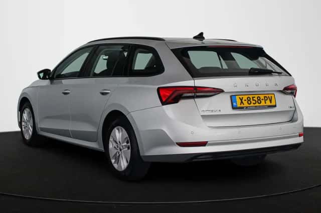 Škoda Octavia (2024) thumbnail 4
