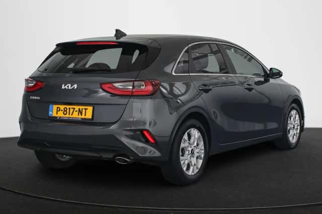 Kia Ceed (2022) thumbnail 3