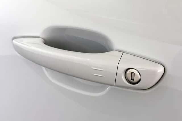 Opel Mokka-e (2023) thumbnail 19