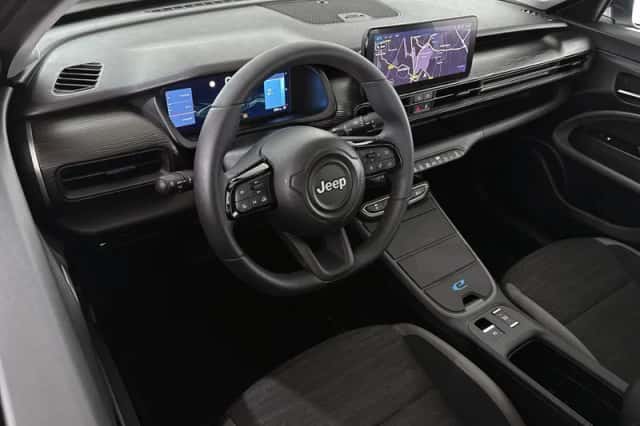 Jeep Avenger (2024) thumbnail 5