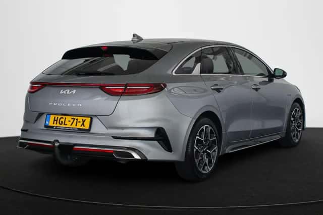 Kia Proceed (2024) thumbnail 3
