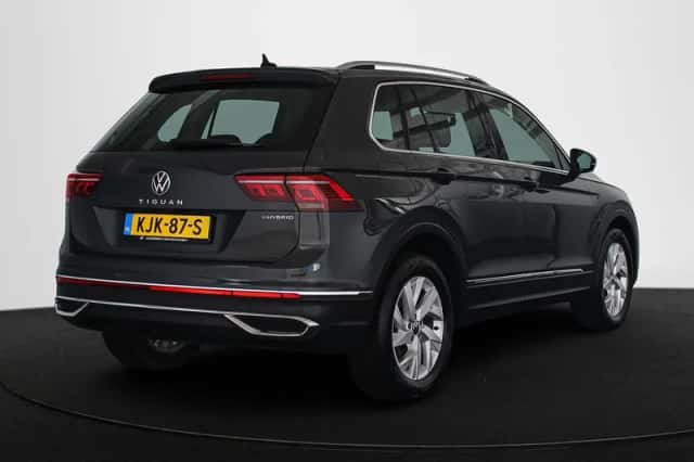 Volkswagen Tiguan (2022) thumbnail 3