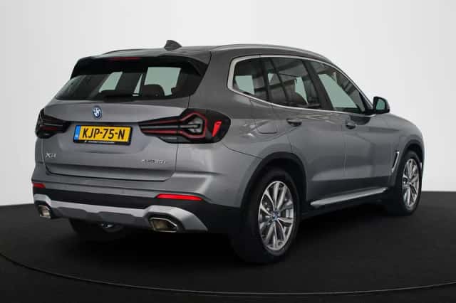 BMW X3 (2022) thumbnail 3