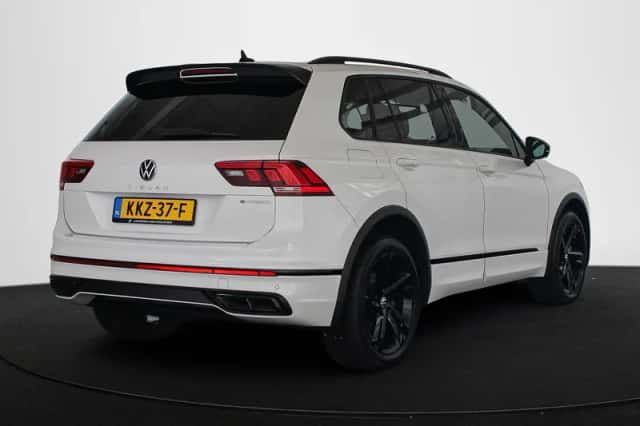 Volkswagen Tiguan (2021) thumbnail 3