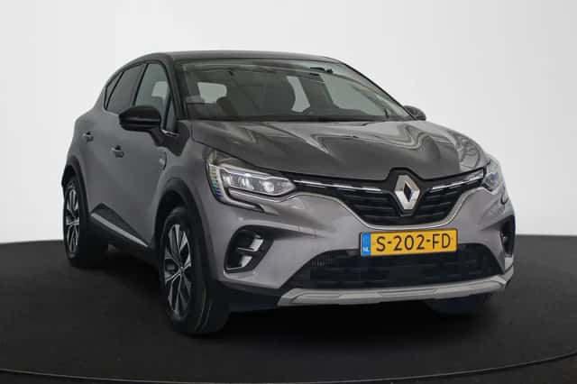 Renault Captur (2023) thumbnail 2