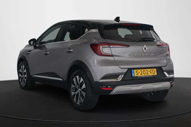 Renault Captur (2023) thumbnail 4