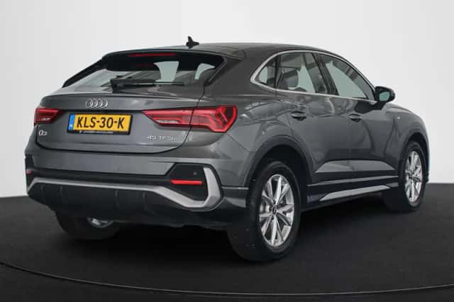 Audi Q3 (2022) thumbnail 3